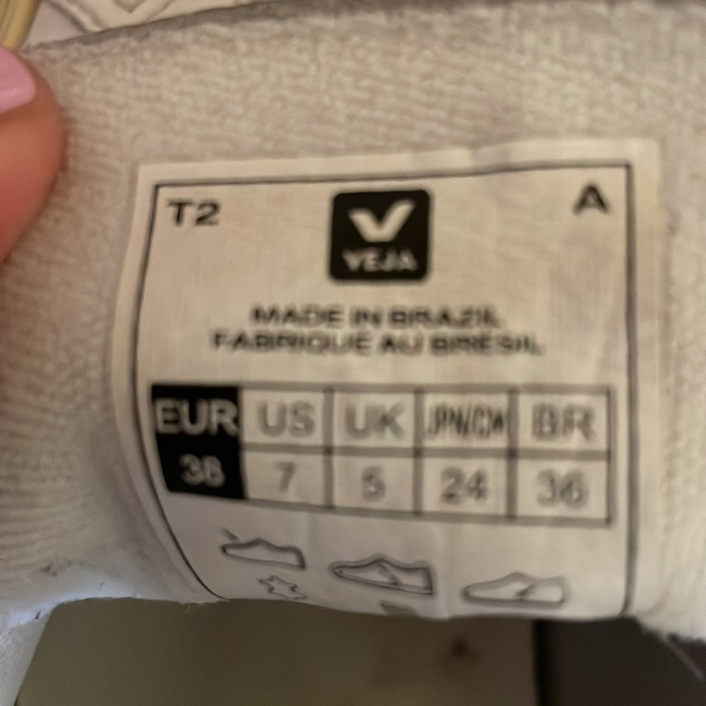 VEJA WOMENS WHITE/BLACK SNEAKERS US SIZE 7 - Picture 2 of 6